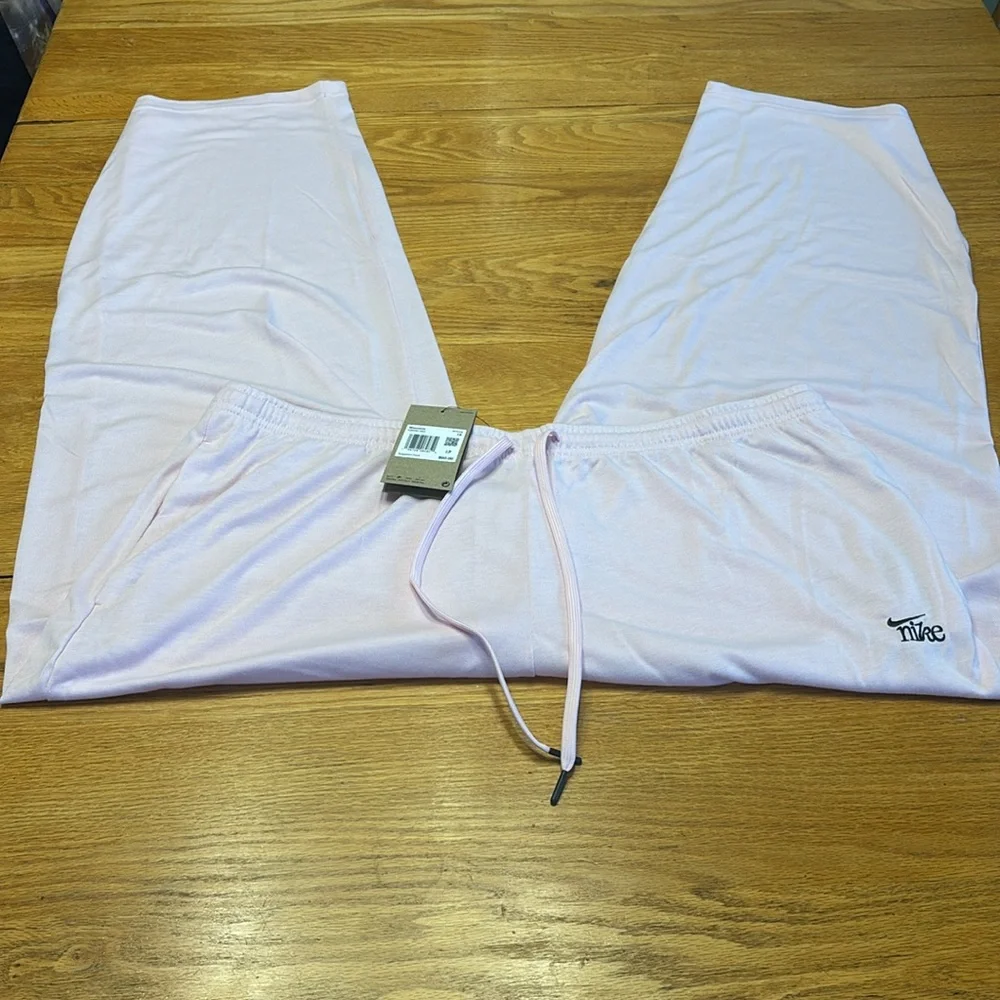 Women's Nike Chill Pink Sweatpants NWT - Picture 4 of 8